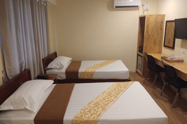 Room 11 of 28