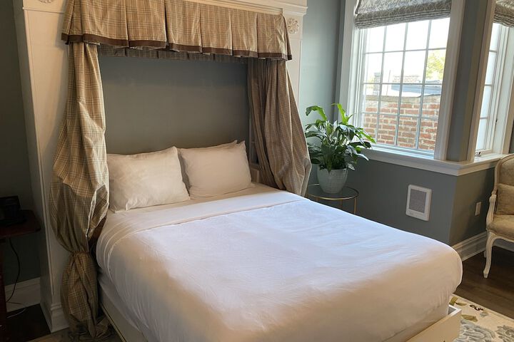 Room 6 of 81