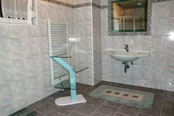Room 7 of 19