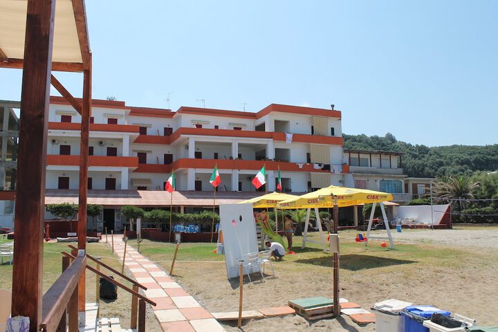 Hotel Exterior 31 of 38