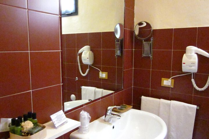 Room 32 of 53