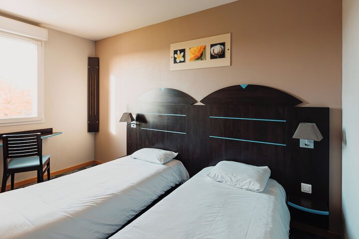Room 6 of 49