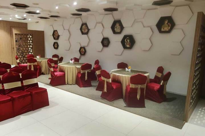 Ballroom/Hall 61 of 72