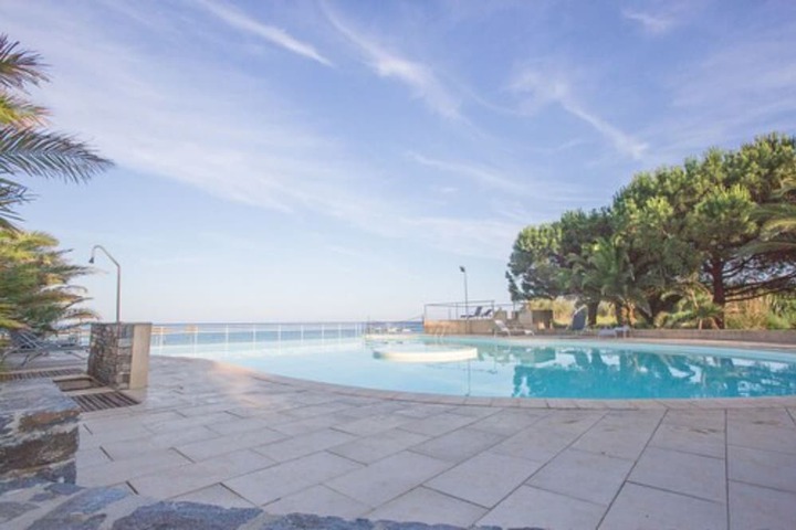 Hotel Pool