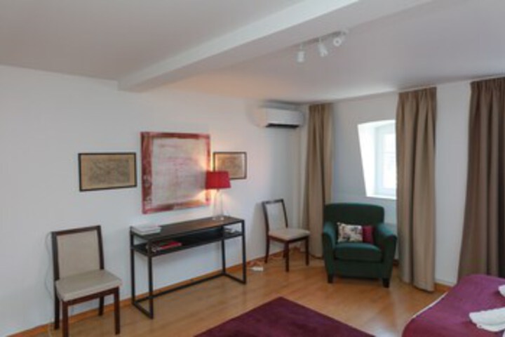 Room 16 of 16