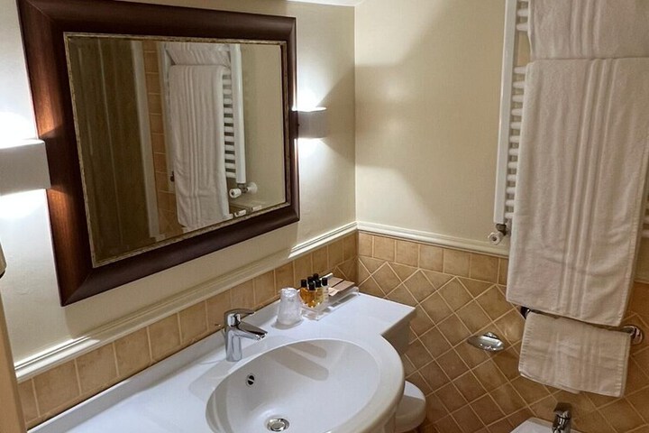 Room 32 of 56