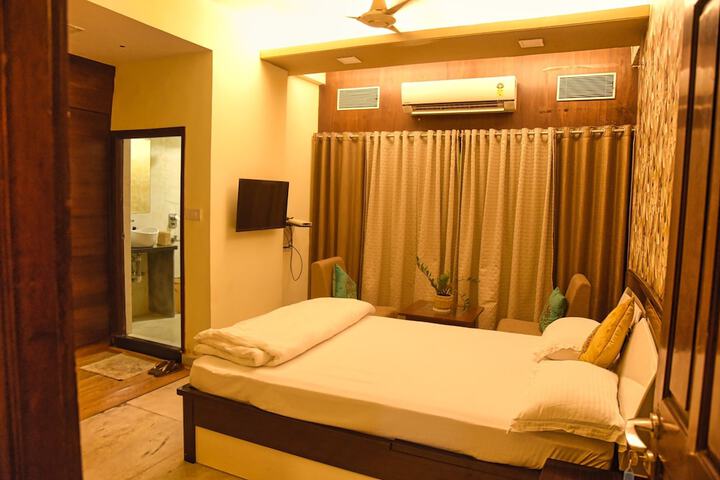 Room 11 of 29