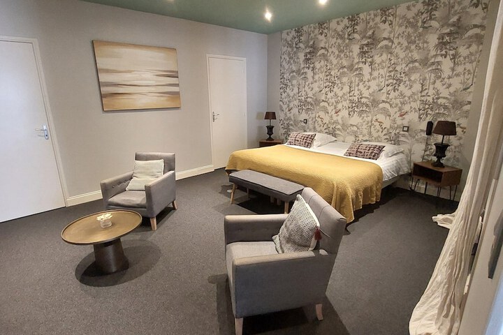 Room 28 of 63