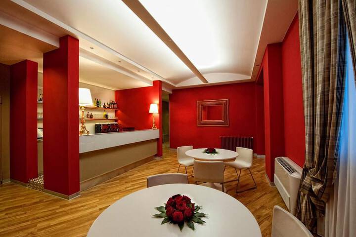 Lounge 19 of 34