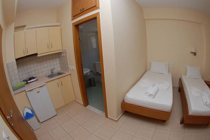 Room 2 of 35