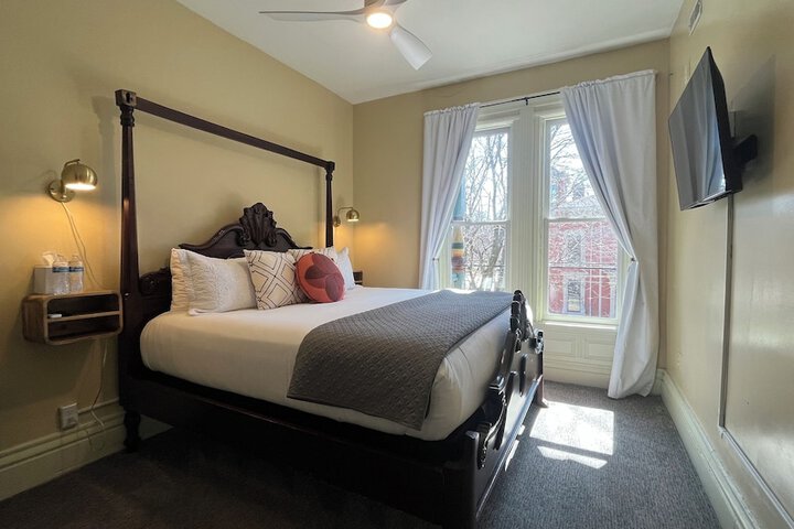Room 14 of 32