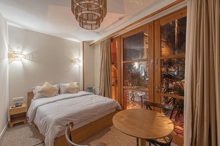 Room 16 of 42