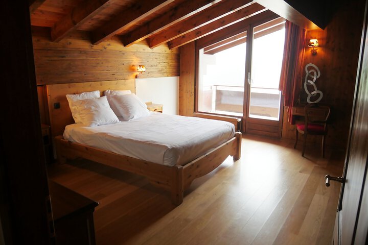 Room 2 of 53