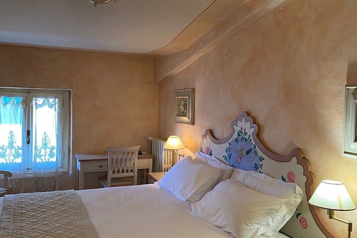 Room 6 of 36