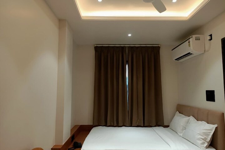 Room 6 of 30