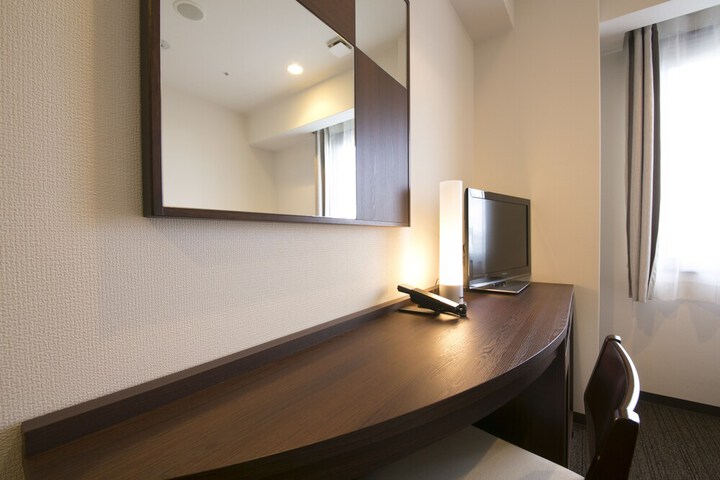 Room 6 of 84