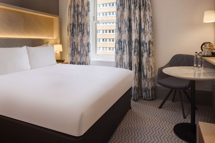 Room 32 of 103