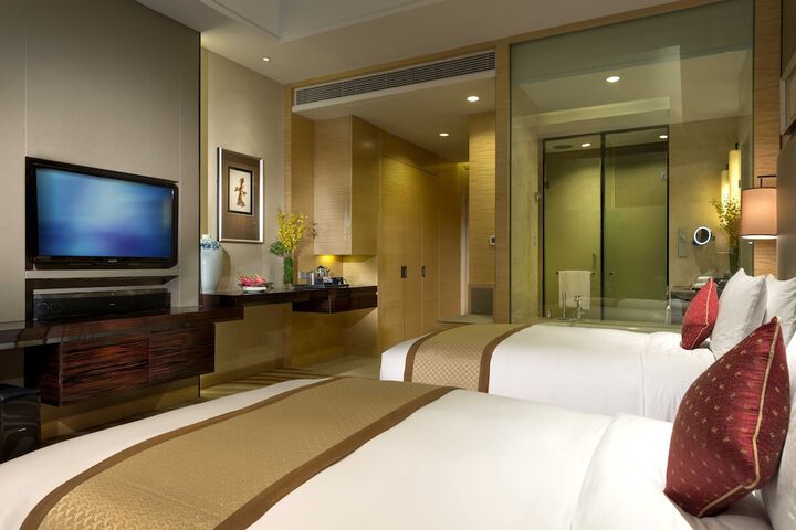 Room 7 of 63