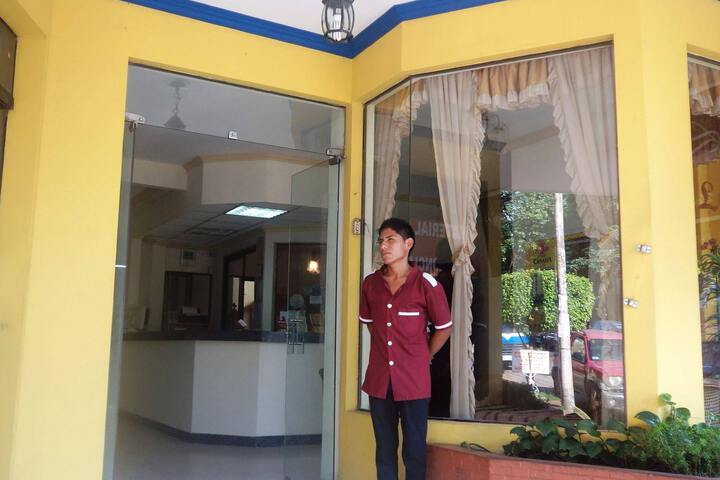 HOTEL LA SIERRA