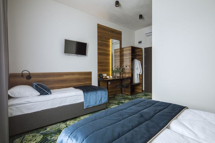 Room 6 of 24