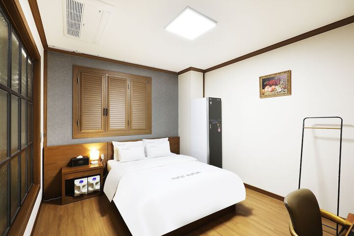 Room 42 of 90
