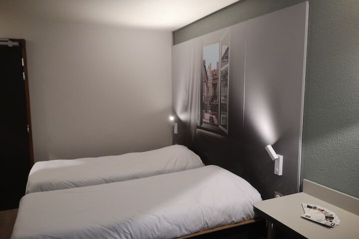 Room 8 of 39