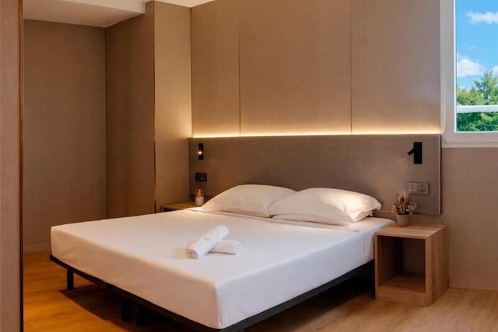 Room 4 of 10