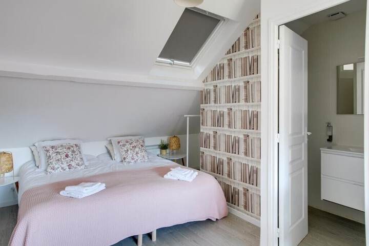 Room 7 of 28