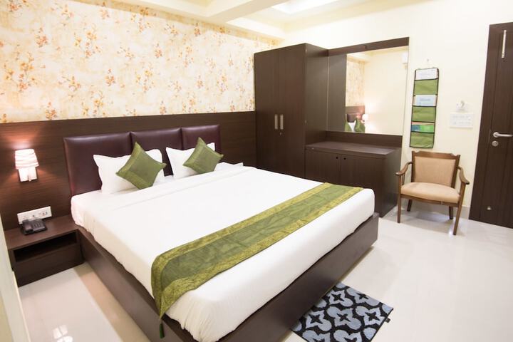 Room 10 of 46