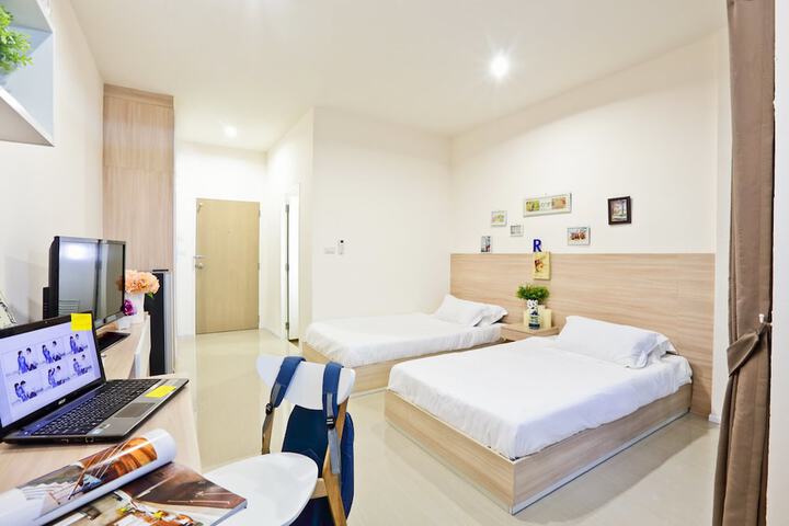 Room 12 of 40