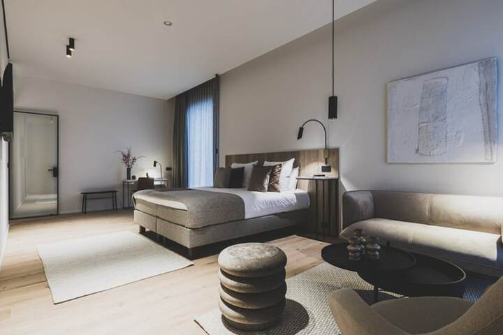 Room 13 of 32