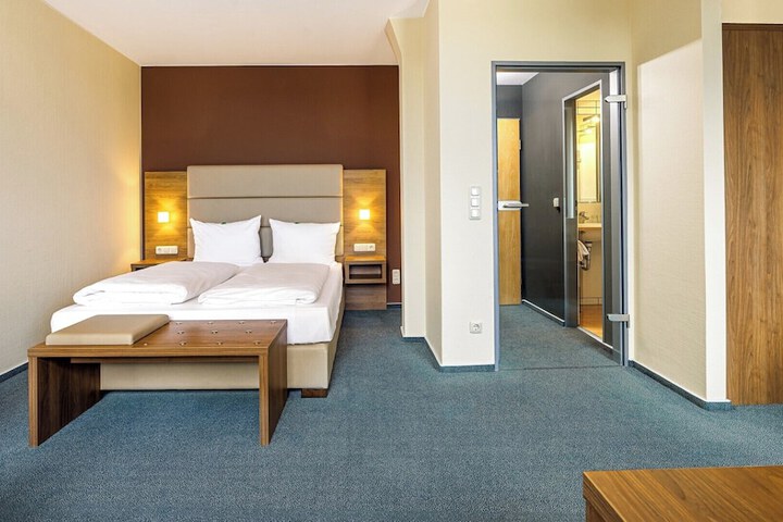 Room 12 of 87