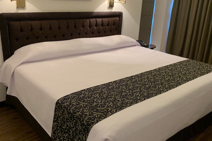 Room 11 of 42