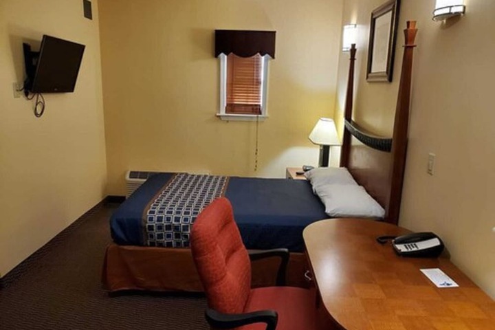 Room 4 of 43