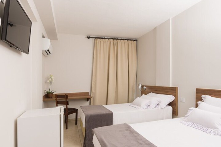 Room 6 of 16
