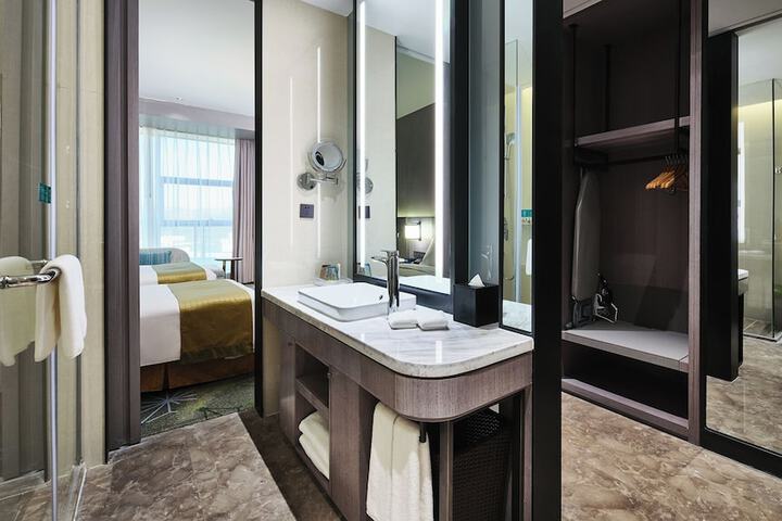 Room 21 of 45