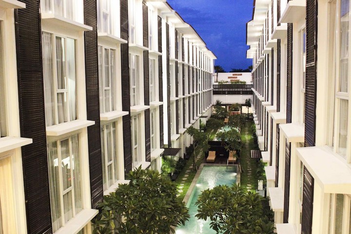 Hotel Pool