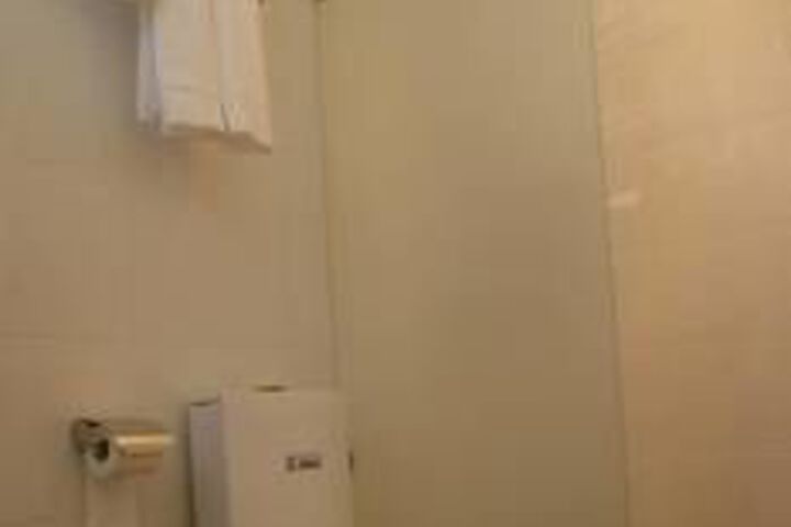 Room 6 of 73