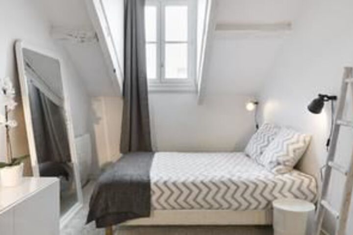 Room 4 of 11