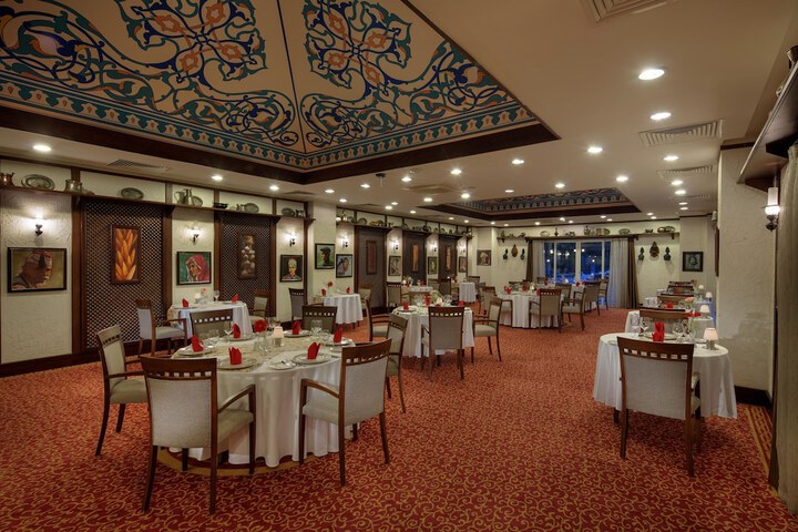 Ballroom/Hall 172 of 225
