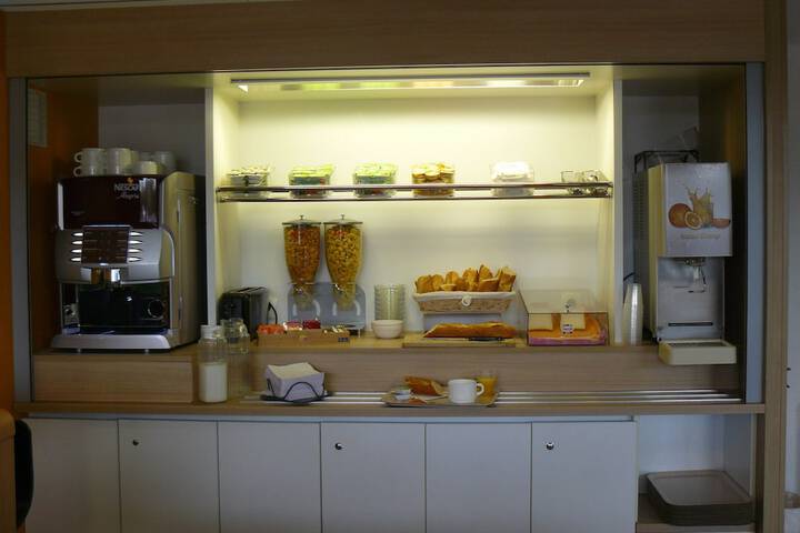 Breakfast/Coffee Service 81 of 116