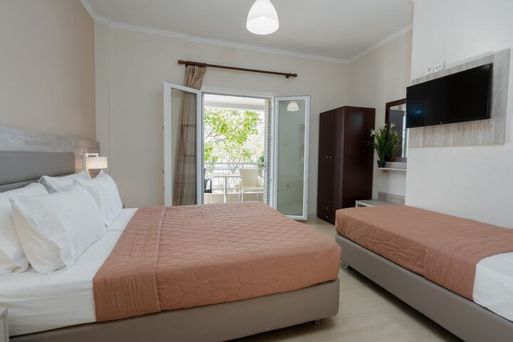 Room 8 of 44