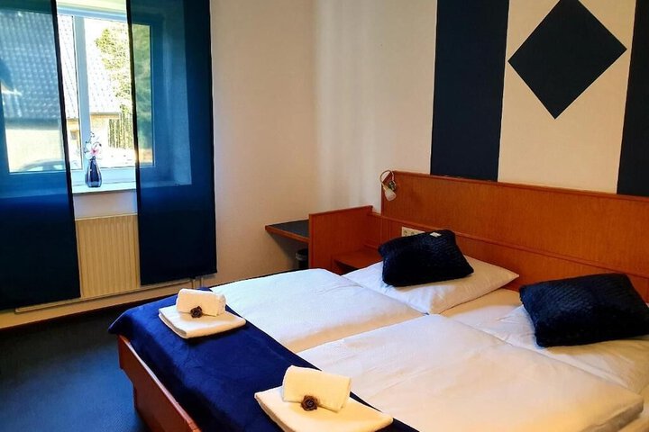 Room 6 of 16