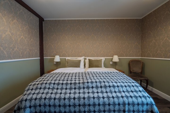Room 87 of 179