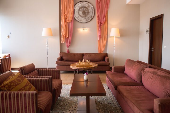 Lounge 31 of 35