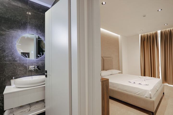 Room 28 of 65