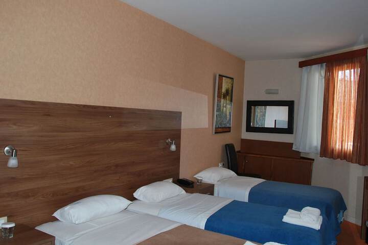 Room 11 of 36