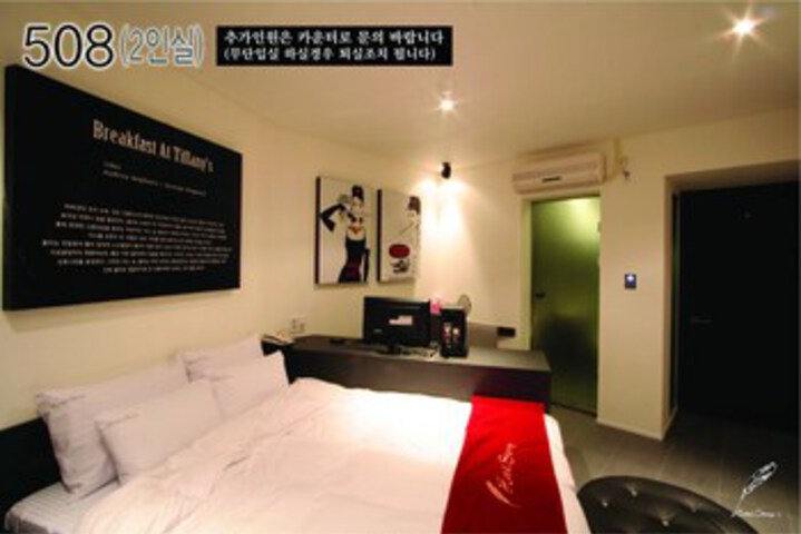 Room 34 of 53