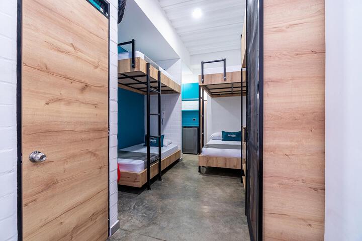 Room 6 of 12