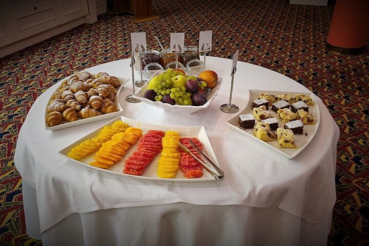 Breakfast/Coffee Service 92 of 124
